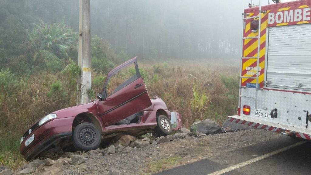 Veículo Gol após o acidente em Santa Cruz do Timbó