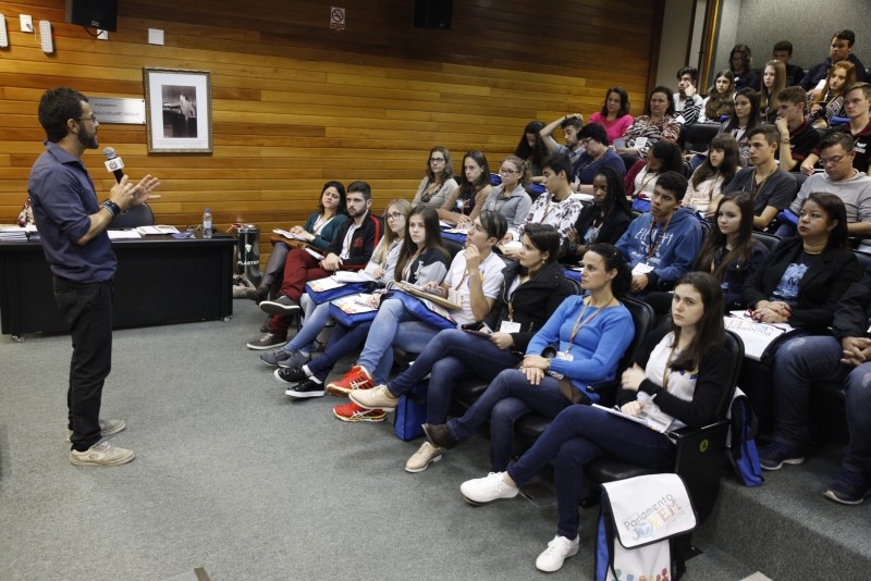 Estudantes catarinenses participantes do 22º Parlamento Jovem