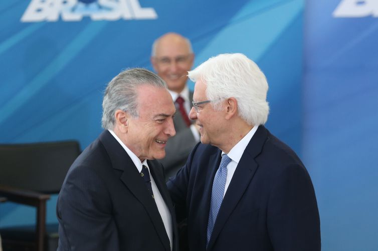 Brasília - Presidente Michel Temer dá posse ao ministro da Secretaria-Geral da Presidência da República, Wellington Moreira Franco, em cerimônia no Palácio do Planalto (Antonio Cruz/Agência Brasil)