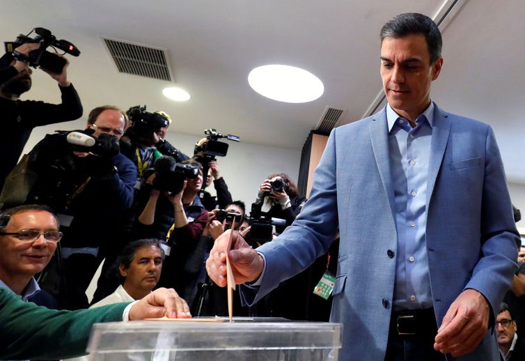 Primeiro-ministro da Espanha e candidato do Partido Socialista dos Trabalhadores (PSOE), Pedro Sánchez, vota na eleição geral da Espanha em Pozuelo de Alarcón, nos arredores de Madri, Espanha