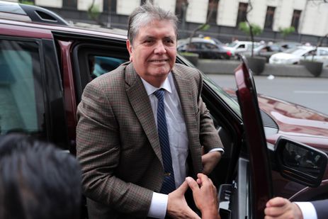 Ex-presidente peruano Alan García chega à sede do Ministério Público no centro histórico  de Lima