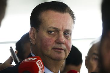 O Presidente Nacional do PSD, Gilberto Kassab, fala aos jornalistas após reunião com o presidente Jair Bolsonaro.