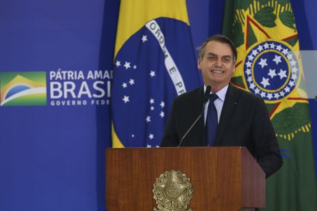 O presidente Jair Bolsonaro preside a solenidade de cumprimentos aos novos Oficiais Generais promovidos das Forças Armadas ao Presidente da República, no Palácio do Planalto, serão condecorados com a medalha da Vitória e a medalha Militar 