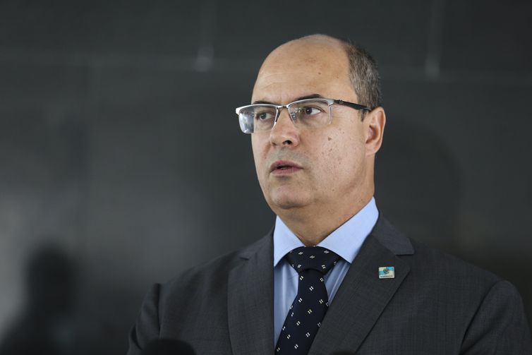 O governador do Rio de Janeiro, Wilson Witzel, fala à imprensa após reunião com o presidente da República, Jair Bolsonaro, no  Palácio do Planalto.