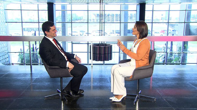 Ministro da Justiça, Sergio Moro, concede entrevista a Roseann Kennedy, na estreia do programa Impressões, na TV Brasil