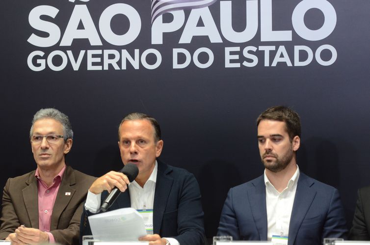 Coletiva de imprensa dos governadores do Consórcio de Integração Sul e Sudeste (Cosud) após reunião para debater reforma da previdência, renegociação das dívidas dos estados com a União e cumprimento da Lei de Responsabilidade Fiscal.