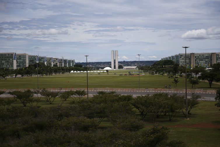 Esplanada dos Ministérios fechada com  grades, para a posse do presidente eleito Jair Bolsonaro.