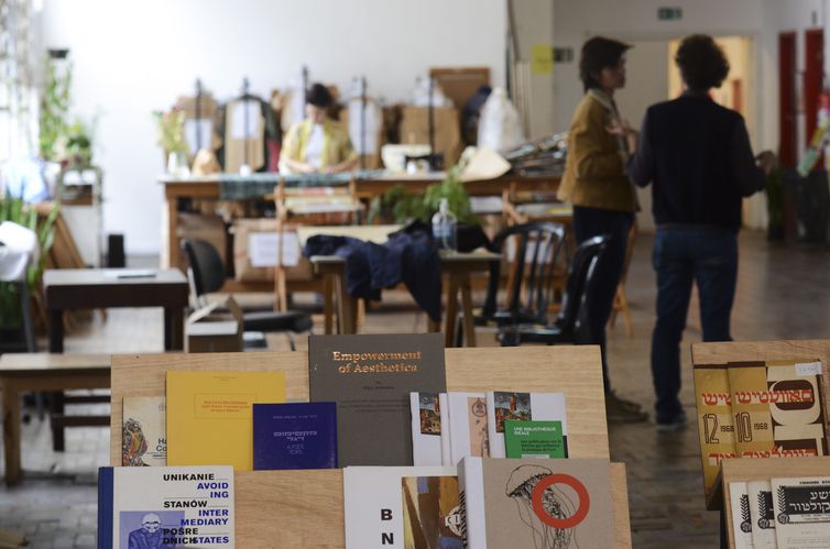 Reabertura da biblioteca da Casa do Povo, que possui um acervo de quase 8 mil livros e centenas de moldes de roupas, no Bom Retiro, em São Paulo.