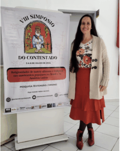 As mulheres (e alguns homens) vem mantendo este ato de Fé, este ofício e quando vamos na casa de
 uma benzedeira, normalmente o postal antigo do 
Mongeestá lá. O padrinho, como o chamam,
conta Scharlene, também conhecida como 
Ninfa do Amor, uma figura que busca no resgate 
das práticas tradicionais e ancestrais 
a harmonia e união dos planos
 material - espiritual de forma consciente:
“olhando e resgatando as práticas ancestrais, 
percebemos o quão singelas e puras elas são, 
está tudo na natureza, e aindo hoje com estudo 
científicos comprovando então ressignificados 
a desinformação, permanece apenas 
a Paz, a Fé e o Amor”.